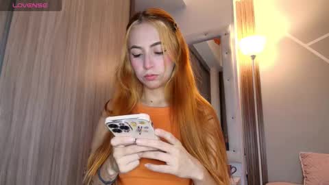 Snapshot of wetbubble chatting on November 9, 2025, 4:11 am Mia and Dylan online show from November 9, 2025, 4:11 am