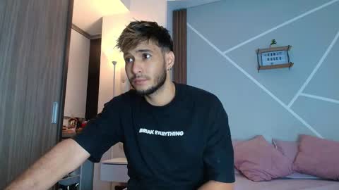 Snapshot of wetbubble chatting on November 22, 2025, 1:15 am Mia and Dylan online show from November 22, 2025, 1:15 am