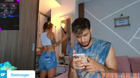 Snapshot of wetbubble chatting on December 5, 2025, 1:14 am Mia and Dylan online show from December 5, 2025, 1:14 am