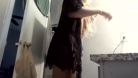 Snapshot of wetkyliecreams chatting on September 9, 2025, 4:17 pm Kylie online show from September 9, 2025, 4:17 pm