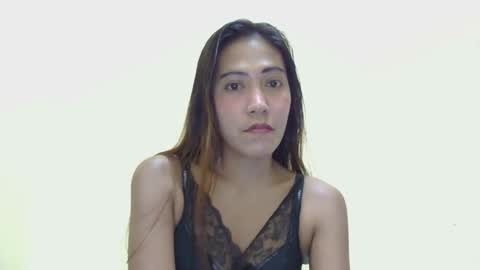 wetpetitechix online show from May 19, 2026, 2:01 pm