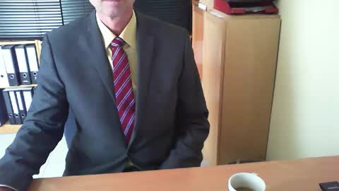 Snapshot of wetsuitedman chatting on April 28, 2026, 12:43 pm Franz online show from April 28, 2026, 12:43 pm