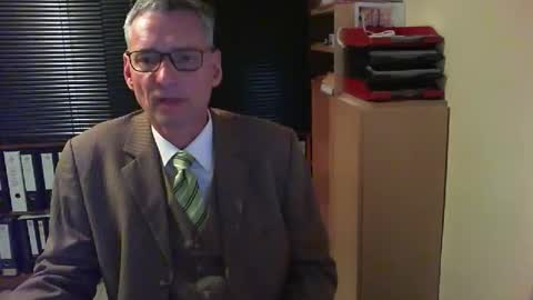 Snapshot of wetsuitedman chatting on May 1, 2026, 5:17 pm Franz online show from May 1, 2026, 5:17 pm