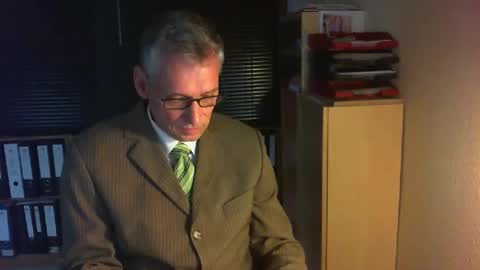 Snapshot of wetsuitedman chatting on May 5, 2026, 4:48 pm Franz online show from May 5, 2026, 4:48 pm