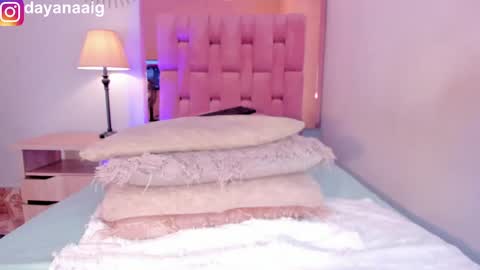 Sara  online show from October 4, 2025, 3:43 pm