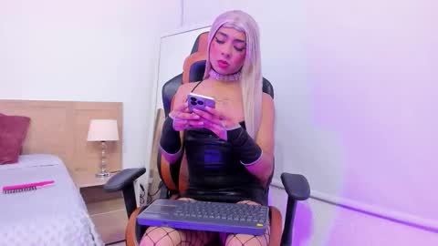 Snapshot of whisper_nova chatting on February 4, 2026, 4:40 am Nova online show from February 4, 2026, 4:40 am