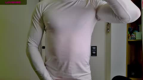 Snapshot of white_king999 chatting on February 12, 2026, 2:23 pm Max online show from February 12, 2026, 2:23 pm