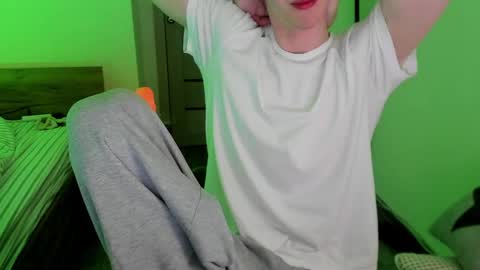 Snapshot of white_vibee chatting on April 4, 2026, 12:57 pm Stefan online show from April 4, 2026, 12:57 pm