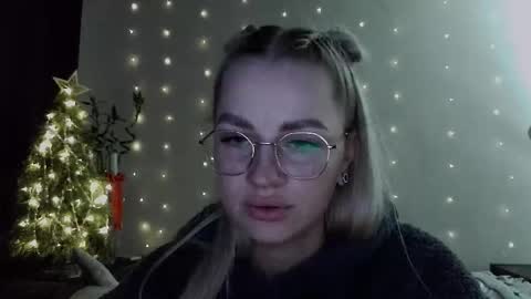 whitehex666 online show from December 22, 2025, 5:10 pm