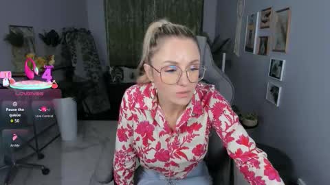 whitneypunnch online show from March 23, 2026, 2:32 pm