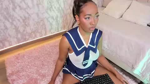 Snapshot of whitneyyfox chatting on June 25, 2026, 7:35 am whitneyyfox online show from June 25, 2026, 7:35 am