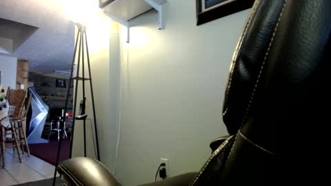 Snapshot of whofcares2 chatting on October 1, 2025, 4:02 pm whofcares2 online show from October 1, 2025, 4:02 pm