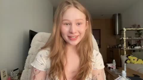 Snapshot of whoisalisa chatting on July 2, 2026, 7:25 am Alisa online show from July 2, 2026, 7:25 am