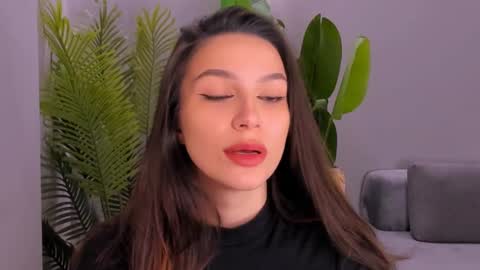 Snapshot of whoislulu chatting on January 14, 2025, 10:34 pm whoislulu online show from January 14, 2025, 10:34 pm