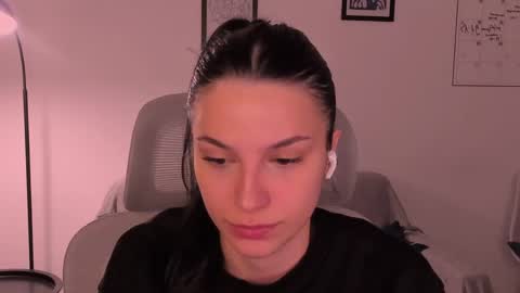 Snapshot of whoislulu chatting on April 19, 2026, 7:16 pm whoislulu online show from April 19, 2026, 7:16 pm