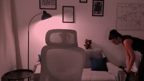Snapshot of whoislulu chatting on April 22, 2026, 5:47 pm whoislulu online show from April 22, 2026, 5:47 pm