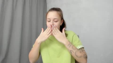 Snapshot of why_again_me chatting on February 4, 2026, 8:36 pm Veronica online show from February 4, 2026, 8:36 pm