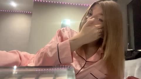 Snapshot of whys0_beauty chatting on October 29, 2025, 3:36 pm Kira online show from October 29, 2025, 3:36 pm