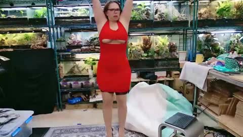 Snapshot of wifen_heels chatting on April 26, 2026, 10:07 pm WifeNheels online show from April 26, 2026, 10:07 pm