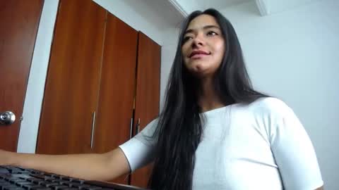 Ilauren online show from November 26, 2025, 12:28 pm