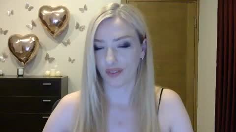 Snapshot of wild_silk_desire chatting on June 22, 2026, 4:26 pm Alina online show from June 22, 2026, 4:26 pm