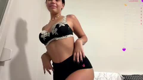 Mia online show from December 15, 2025, 4:11 pm