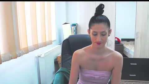 Snapshot of wildbea23 chatting on January 19, 2026, 7:45 am Bea online show from January 19, 2026, 7:45 am