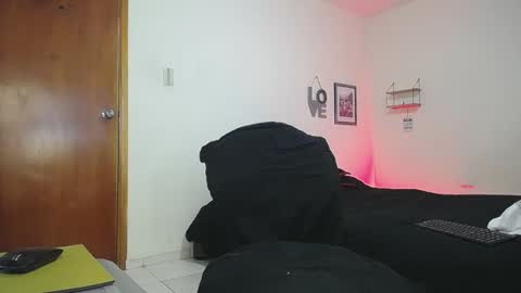 Wilder Grey online show from October 22, 2025, 8:30 pm