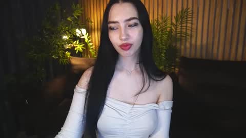 Snapshot of wildkittenx_ chatting on October 27, 2025, 6:39 am Alena online show from October 27, 2025, 6:39 am