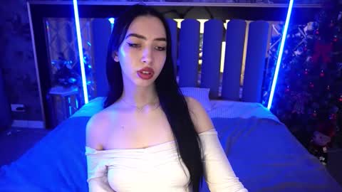 Snapshot of wildkittenx_ chatting on December 19, 2025, 7:04 am Alena online show from December 19, 2025, 7:04 am