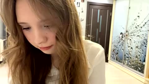 Snapshot of willenasow chatting on March 8, 2026, 5:17 pm Olivia online show from March 8, 2026, 5:17 pm