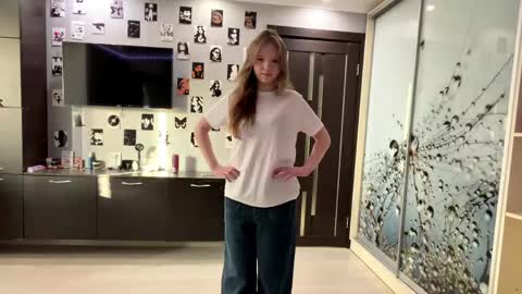 Snapshot of willenasow chatting on April 15, 2026, 3:19 pm Olivia online show from April 15, 2026, 3:19 pm