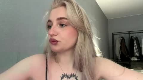 Snapshot of willenasow chatting on May 29, 2026, 3:10 pm Olivia online show from May 29, 2026, 3:10 pm