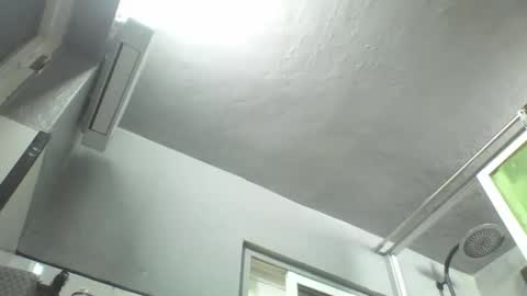 Snapshot of windowpane5 chatting on October 19, 2025, 9:10 am windowpane online show from October 19, 2025, 9:10 am