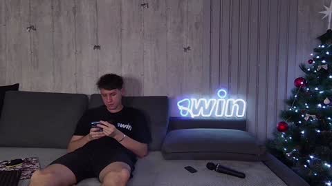 wineandboobs online show from December 25, 2024, 3:17 pm