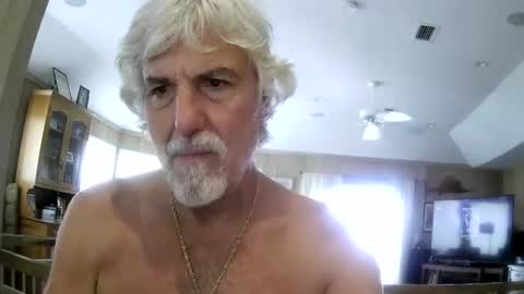Snapshot of winedog2020 chatting on May 17, 2026, 2:24 pm Gundja Man online show from May 17, 2026, 2:24 pm