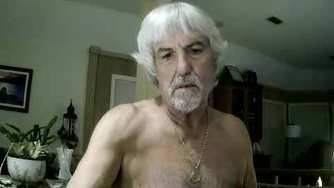 Snapshot of winedog2020 chatting on May 27, 2026, 8:33 am Gundja Man online show from May 27, 2026, 8:33 am