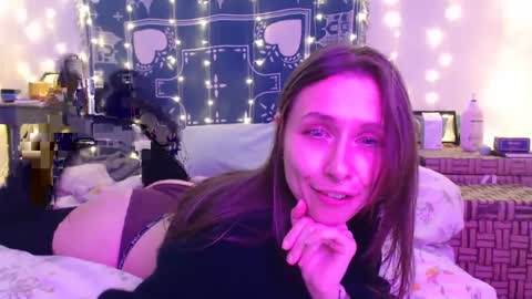 Eevie online show from December 2, 2024, 11:51 pm