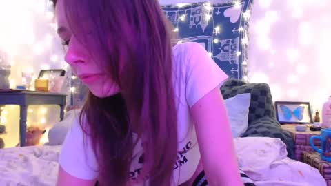 Eevie online show from December 6, 2024, 12:23 am