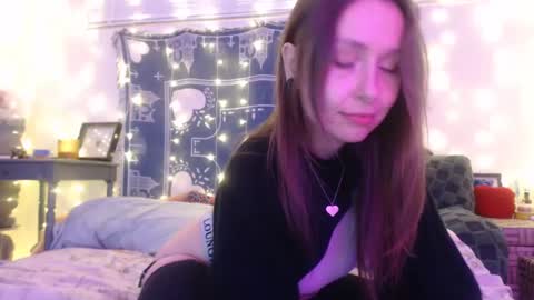 Eevie online show from December 14, 2024, 1:28 am