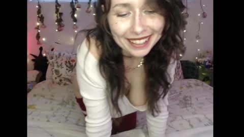 Snapshot of wingardiumleveveosa chatting on April 28, 2026, 1:37 am Eevie online show from April 28, 2026, 1:37 am