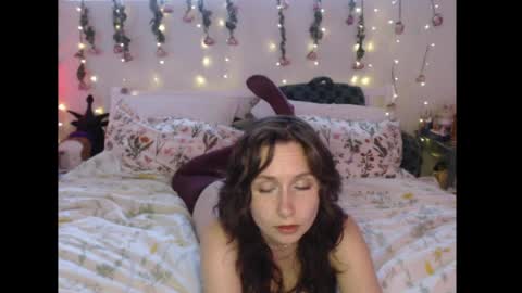 Snapshot of wingardiumleveveosa chatting on May 12, 2026, 10:18 pm Eevie online show from May 12, 2026, 10:18 pm