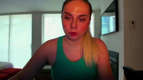 Snapshot of winter_miracle chatting on January 14, 2025, 6:49 pm Winter Miracle online show from January 14, 2025, 6:49 pm