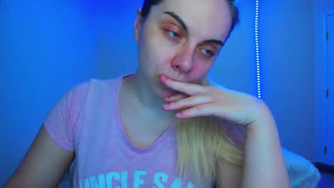 Snapshot of winter_miracle chatting on February 18, 2025, 2:27 am Winter Miracle online show from February 18, 2025, 2:27 am