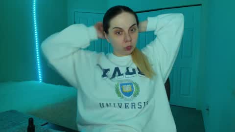 Snapshot of winter_miracle chatting on February 22, 2025, 1:00 am Winter Miracle online show from February 22, 2025, 1:00 am