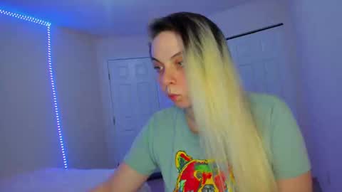 Snapshot of winter_miracle chatting on February 25, 2025, 12:36 am Winter Miracle online show from February 25, 2025, 12:36 am