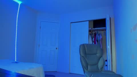 Snapshot of winter_miracle chatting on February 26, 2025, 11:59 pm Winter Miracle online show from February 26, 2025, 11:59 pm