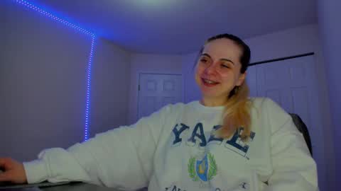 Snapshot of winter_miracle chatting on March 4, 2025, 3:33 am Winter Miracle online show from March 4, 2025, 3:33 am