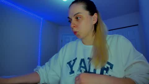 Snapshot of winter_miracle chatting on March 4, 2025, 11:08 am Winter Miracle online show from March 4, 2025, 11:08 am