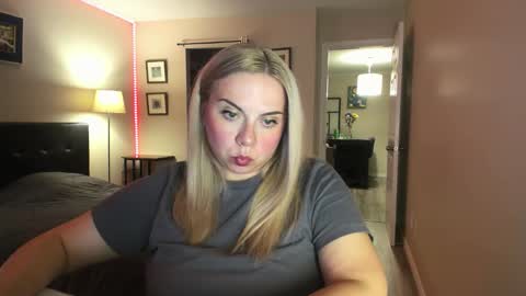 Snapshot of winter_miracle chatting on November 2, 2025, 4:04 am Winter Miracle online show from November 2, 2025, 4:04 am